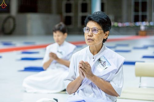 ภาพ No.249114:วันที่ 26-28 กันยายน พ.ศ. 2568 โครงการอบรม อุบาสกแก้ว อุบาสิกาแก้ว รุ่นที่ 3  ณ ศูนย์ปฏิบัติธรรมสมุทรปราการ ได้รับความเมตตาจากคณะสงฆ์ในพื้นที่  รวมถึงผู้บริหารสถานศึกษา ที่นำนักเรียนระดับมัธยมปลาย  มารับฟังข้อมูลเพื่อที่จะเป็นกำลังสำคัญ ในการเข้าร่วมขบวน