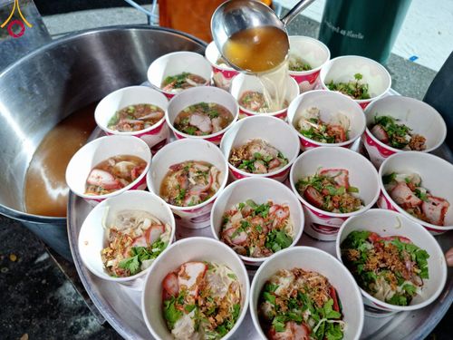 ภาพ No.111890:พิธีถวายภัตตาหารเป็นสังฆทาน แด่คณะพระธรรมยาตราฯ ในโครงการธรรมยาตรา กตัญญูบูชา มหาปูชนียาจารย์ พระมงคลเทพมุนี(สด จนฺทสโร) พระผู้ปราบมาร อนุสรณ์สถาน 7 แห่ง ปีที่ 12 วันที่ 14 มกราคม พ.ศ. 2567 ณ อนุสรณ์สถานมหาวิหารพระมงคลเทพมุนี  (โลตัสแลนด์) อ.สองพี่น้อง จ