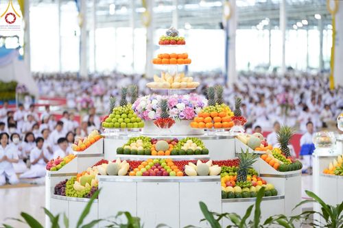 ภาพ No.159200:พิธีบูชาข้าวพระ ในวันอาทิตย์ต้นเดือน วันที่ 6 ตุลาคม พ.ศ. 2567 ณ สภาธรรมกายสากล วัดพระธรรมกาย