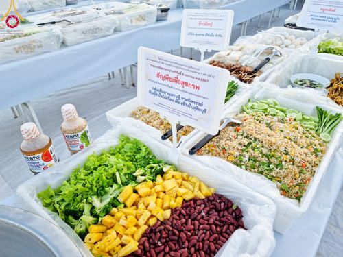 ภาพ No.108130:พิธีถวายภัตตาหารเป็นสังฆทาน แด่คณะพระธรรมยาตราฯ ในโครงการธรรมยาตรากตัญญูบูชา มหาปูชนียาจารย์ พระมงคลเทพมุนี(สด จนฺทสโร) พระผู้ปราบมาร อนุสรณ์สถาน 7 แห่ง ปีที่ 12 วันที่ 8 มกราคม พ.ศ. 2567 ณ อนุสรณ์สถานมหาวิหารพระมงคลเทพมุนี (โลตัสแลนด์) อ.สองพี่น้อง จ.สุ