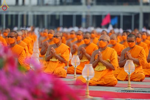 ภาพ No.122015:พิธีจุดประทีปถวายเป็นพุทธบูชา และบูชาธรรมมหาปูชนียาจารย์ พระมงคลเทพมุนี(สด จนฺทสโร) ในโครงการธรรมยาตรา กตัญญูบูชา มหาปูชนียาจารย์ พระมงคลเทพมุนี(สด จนฺทสโร) พระผู้ปราบมาร อนุสรณ์สถาน 7 แห่ง ปีที่ 12 วันที่ 31 มกราคม พ.ศ. 2567 ณ วัดพระธรรมกาย จ.ปทุมธานี