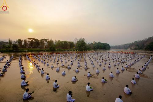 ภาพ No.63316:Photo Story  มหัศจรรย์วัดดงดินแดง Episode 1  พิธีปลงผมนาคธรรมทายาท  ในโครงการบรรพชาอุปสมบทหมู่ ฟื้นฟูพระพุทธศาสนาทั่วไทย วัดดงดินแดง ณ ลำน้ำแม่ตื่น อ.อมก๋อย จ.เชียงใหม่ วันที่ 2 เมษายน พ.ศ. 2567