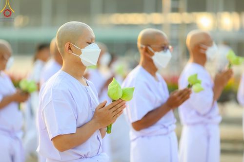 ภาพ No.101463:พิธีเวียนประทักษิณ, พิธีวันทาเจดีย์, พิธีขอขมาและมอบผ้าไตร ในโครงการอุปสมบทหมู่ รุ่นบูชาธรรมมหาปูชนียาจารย์ ณ วัดพระธรรมกาย ในวันที่ 9 ธันวาคม พ.ศ. 2566