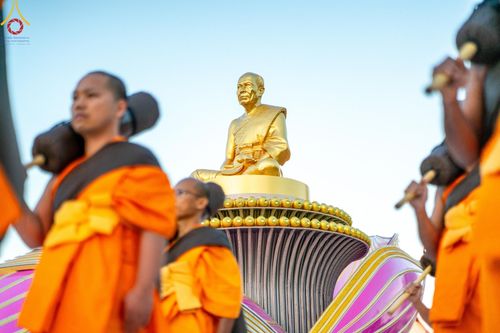 ภาพ No.194220:พระธรรมยาตราปฏิบัติธรรม และถ่ายภาพหมู่ประวัติศาสตร์ ณ วัดสองพี่น้อง ต.ต้นตาล อ.สองพี่น้อง จ.สุพรรณบุรี ในโครงการธรรมยาตรา กตัญญูบูชา มหาปูชนียาจารย์ พระมงคลเทพมุนี(สด จนฺทสโร) พระผู้ปราบมาร อนุสรณ์สถาน 7 แห่ง ปีที่ 13 วันที่ 12 มกราคม พ.ศ. 2568