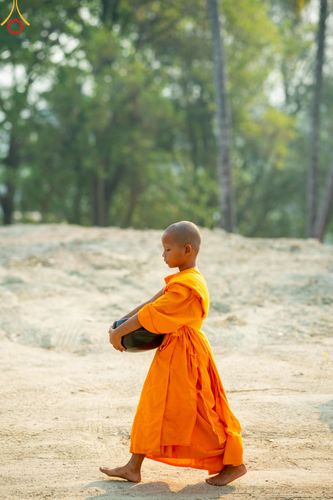 ภาพ No.62292:Photo Story  มหัศจรรย์วัดดงดินแดง Episode 4 กิจกรรมตักบาตรฉลองพระ-เณรกว่า 500 รูป