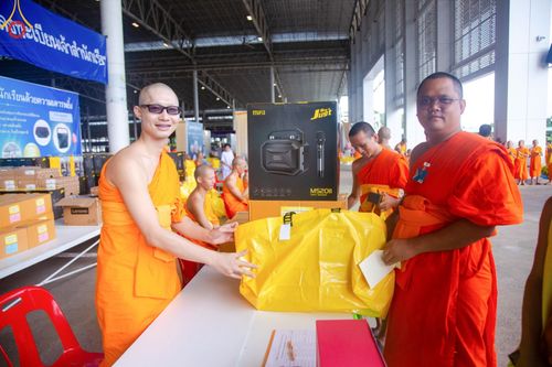 ภาพ No.146823:การต้อนรับพระสังฆาธิการ 2,000 กว่าวัดทั่วประเทศ และพิธีบูชาข้าวพระ เนื่องในวันสมาธิโลก วันอาทิตย์ที่ 4 สิงหาคม พ.ศ. 2567 ณ สภาธรรมกายสากล วัดพระธรรมกาย