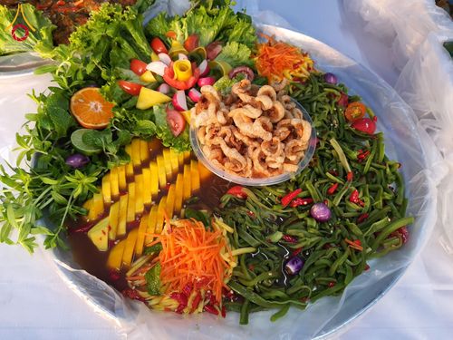 ภาพ No.200909:พิธีถวายภัตตาหารเป็นสังฆทาน แด่พระธรรมยาตรา ณ อนุสรณ์สถานบางปลา วัดบางปลา อำเภอบางเลน จังหวัดนครปฐม ในโครงการธรรมยาตรา กตัญญูบูชา มหาปูชนียาจารย์ พระมงคลเทพมุนี(สด จนฺทสโร) พระผู้ปราบมาร อนุสรณ์สถาน 7 แห่ง ปีที่ 13 วันที่ 24 มกราคม พ.ศ. 2568