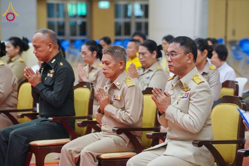 ภาพ No.208994:พระบาทสมเด็จพระเจ้าอยู่หัว ทรงมีพระราชศรัทธาทรงพระกรุณาโปรดเกล้าฯ ให้บำเพ็ญพระราชกุศลถวายภัตตาหารพระราชทาน การสอบบาลีสนามหลวง ณ วัดพระธรรมกาย ย อ.คลองหลวง จ.ปทุมธานี วันที่ 23-24 กุมภาพันธ์ พ.ศ. 2568