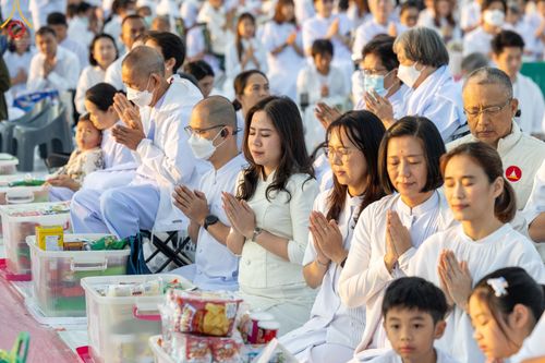 ภาพ No.187776:พิธีตักบาตรฉลองพระใหม่ ต้อนรับพุทธศักราช 2568 ณ ลานธรรมพระมหาธรรมกายเจดีย์ วัดพระธรรมกาย จ.ปทุมธานี วันที่ 1 มกราคม พ.ศ. 2568