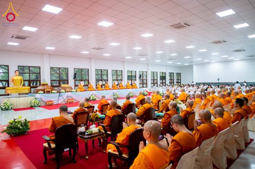 ภาพ No.314459:วันพฤหัสบดีที่ 19 มีนาคม พ.ศ. 2569 พิธีบำเพ็ญกุศล คุณพ่อณรงค์ จินตมากุล โยมบิดา พระครูปลัดรัตนวีรวัฒน์ (รังสฤษดิ์ อิทฺธิจินตโก) ที่ปรึกษาเจ้าคณะจังหวัดปทุมธานี เจ้าอาวาสวัดพระธรรมกาย  ณ ห้องปลูกศรัทธา 2 วัดพระธรรมกาย ปทุมธานี