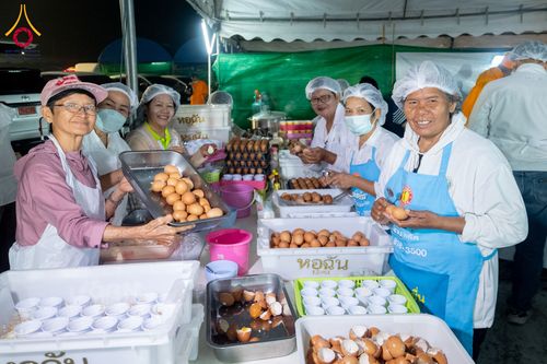 ภาพ No.291301:วันที่ 10 มกราคม พ.ศ. 2569 พิธีถวายภัตตาหารเป็นสังฆทาน แด่พระธรรมยาตรา ณ อนุสรณ์สถานคลองบางนางแท่น อ.สามพราน จ.นครปฐม ในโครงการธรรมยาตรา กตัญญูบูชา มหาปูชนียาจารย์ พระมงคลเทพมุนี(สด จนฺทสโร) พระผู้ปราบมาร อนุสรณ์สถาน 7 แห่ง ปีที่ 14