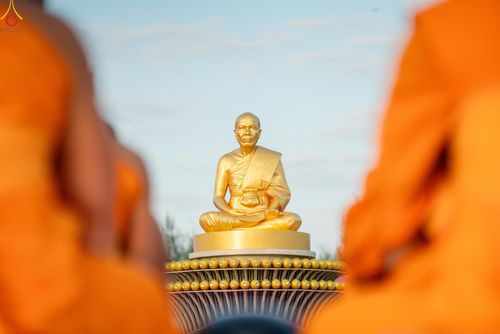 ภาพ No.302505:วันที่ 24 มกราคม พ.ศ. 2569 พิธีตักบาตรพระธรรมยาตรา ณ อนุสรณ์สถานลำดับที่ 5 สถานที่เผยแผ่วิชชาธรรมกายครั้งแรก อนุสรณ์สถานบางปลา วัดบางปลา อำเภอบางเลน จังหวัดนครปฐม ในโครงการธรรมยาตรา กตัญญูบูชา มหาปูชนียาจารย์ พระมงคลเทพมุนี(สด จนฺทสโร) พระผู้ปราบมาร อนุส