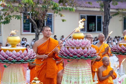 ภาพ No.297008:วันที่ 17 มกราคม พ.ศ. 2569 พิธีจุดประทีปถวายเป็นพุทธบูชา และบูชาธรรมมหาปูชนียาจารย์  ณ วัดโบสถ์บน ต.บางคูเวียง จ.นนทบุรี อนุสรณ์สถานลำดับที่ 4 สถานที่เกิดด้วยกายธรรม ในโครงการธรรมยาตรา กตัญญูบูชา มหาปูชนียาจารย์ พระมงคลเทพมุนี(สด จนฺทสโร) พระผู้ปราบมาร อ