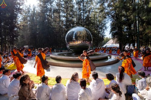 ภาพ No.292795:วันที่ 11 มกราคม พ.ศ. 2569 พิธีต้อนรับพระธรรมยาตรา ณ อนุสรณ์สถานลำดับที่ 3 สถานที่เกิดในเพศสมณะ วัดสองพี่น้อง อำเภอสองพี่น้อง จังหวัดสุพรรณบุรี ในโครงการธรรมยาตรา กตัญญูบูชา มหาปูชนียาจารย์ พระมงคลเทพมุนี(สด จนฺทสโร) พระผู้ปราบมาร อนุสรณ์สถาน 7 แห่ง ปีที