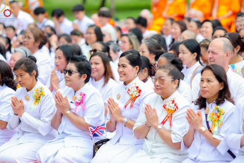 ภาพ No.83905:พิธีเวียนประทักษิณ,พิธีบรรพชาและพิธีอุปสมบทหมู่ ในโครงการอบรมพระธรรมทายาทในทวีปยุโรป  รุ่นที่ 9 วันอาทิตย์ที่ 16 กรกฎาคม พ.ศ. 2566 ณ วัดพระธรรมกายเบเนลักซ์  ประเทศเบลเยียม