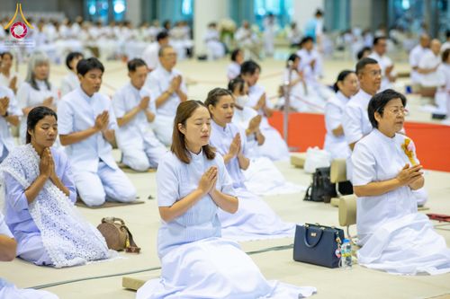 ภาพ No.325623:วันที่ 26 เมษายน พ.ศ.2569 กิจกรรมงานบุญวันอาทิตย์ สาธุชนปฏิบัติธรรมร่วมกัน ณ ห้องแก้วสารพัด 1 วัดพระธรรมกาย ปทุมธานี