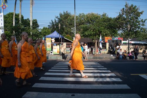ภาพ No.81958:พิธีจุดวิสาขประทีป 22,000 ดวงและโคมลอย 3,000 ดวง ( Festival  lampion Vesak Indonesia) ณ มหาเจดียบรมพุทโธ อินโดนีเซีย  วันอาทิตย์ที่ 4 มิ.ย. พ.ศ.2566