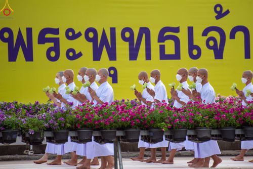 ภาพ No.84067:พิธีเวียนประทักษิณ พิธีวันทาเจดีย์ พิธีขอขมา และมอบผ้าไตร  ในโครงการบรรพชาอุปสมบทหมู่ธรรมทายาทรุ่นเข้าพรรษา และโครงการบรรพชาสามเณรโรงเรียนนานาชาติ รุ่นที่12 ในวันเสาร์ที่ 22 กรกฎาคม พ.ศ. 2566