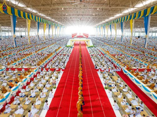 ภาพ No.85195:พิธีมุทิตาสักการะพระภิกษุ ผู้สอบได้เปรียญธรรม ๙ ประโยคระดับโลก, พิธีมอบโล่เกียรติยศและทุนการศึกษา สำนักเรียนบาลีดีเด่นทั่วประเทศ ในวันสมาธิโลก อาทิตย์ที่ 6 สิงหาคม พ.ศ. 2566 ณ สภาธรรมกายสากล วัดพระธรรมกาย