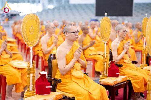 ภาพ No.237576:วันอาทิตย์ที่ 10 สิงหาคม พ.ศ.2568 พิธีมอบใบประกาศเกียรติคุณ โครงการสอบบาลี "ฉลองแชมป์" บูชาธรรม 80 ปี หลวงพ่อธัมมชโย ประจำปี 2568 และ พิธีมอบดวงแก้วสามเณรทรงบาลีไวยากรณ์ ณ สภาธรรมกายสากล วัดพระธรรมกาย ปทุมธานี