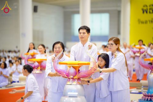 ภาพ No.215525:วันอาทิตย์ต้นเดือนที่ 6 เมษายน พ.ศ. 2568 ขบวนอัญเชิญผ้าป่าสมทบ มหาสังฆทาน 40,000 กว่าวัดทั่วประเทศ ณ สภาธรรมกายสากล วัดพระธรรมกาย