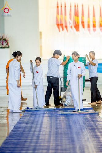 ภาพ No.223477:วันวิสาขบูชา วันอาทิตย์ที่ 11 พฤษภาคม พ.ศ. 2568 พิธีตักบาตร และปฎิบัติธรรม ณ สภาธรรมกายสากล วัดพระธรรมกาย