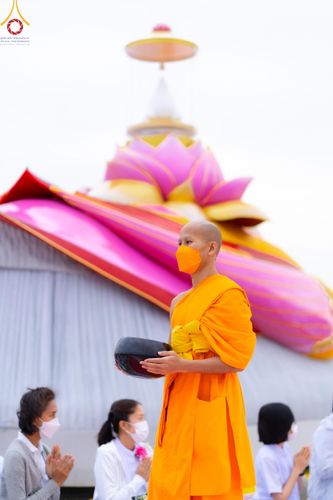 ภาพ No.118602:พิธีตักบาตรพระธรรมยาตรา ปีที่ 12 ณ อนุสรณ์สถานลำดับที่ 5 สถานที่เผยแผ่วิชชาธรรมกายครั้งแรก อนุสรณ์สถานบางปลา จ.นครปฐม วันที่ 25 มกราคม พ.ศ. 2567