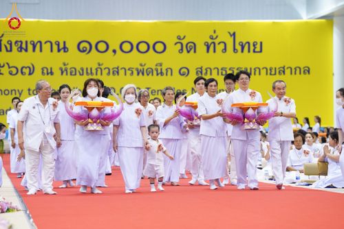 ภาพ No.134439:พิธีทอดผ้าป่าสมทบ มหาสังฆทาน 10,000 วัด ทั่วไทย วันอาทิตย์ต้นเดือนที่ 7 เมษายน พ.ศ.2567 ณ ห้องแก้วสารพัดนึก 1 สภาธรรมกายสากล  วัดพระธรรมกาย จ.ปทุมธานี