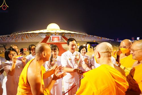 ภาพ No.77330:พิธีจุดมาฆประทีป ในวันมาฆบูชา อาทิตย์ต้นเดือนที่ 6 มีนาคม พ.ศ. 2566 ณ วัดพระธรรมกาย อ.คลองหลวง จ.ปทุมธานี