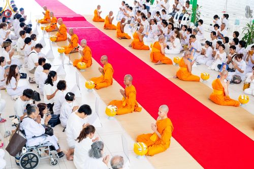 ภาพ No.159837:พิธีตัดปอยผมปลงผมนาคธรรมทายาท, พิธีบรรพชาอุปสมบทหมู่ โครงการอุปสมบทหมู่บูชาธรรม 140 ปี พระมงคลเทพมุนี (สด จนฺทสโร) ณ โบสถ์พระไตรปิฏก วัดพระธรรมกาย วันเสาร์ที่ 5 ตุลาคม พ.ศ. 2567