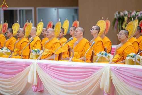 ภาพ No.153332:พิธีมุทิตาสักการะ พระภิกษุ-สามเณร ผู้สอบไล่ได้เปรียญธรรม ประโยค 1-2 ถึงประโยค ป.ธ.9 และบาลีศึกษา ประโยค1-2 ถึง บ.ศ.9 , พิธีมอบดวงแก้วสามเณรผู้ทรงบาลีไวยากรณ์ วัดพระธรรมกาย และ ศูนย์ส่งเสริมศีลธรรมในประเทศและต่างประเทศ วันอาทิตย์ที่ 8 กันยายน พ.ศ.2567