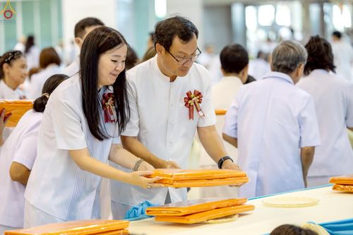 ภาพ No.251694:วันที่ 10 ตุลาคม พ.ศ. 2568 พิธีทอดผ้าป่าสมทบกฐินวัดพระธรรมกาย และสมทบกฐิน 30,000 กว่าวัดทั่วประเทศ ครั้งที่ 3 ณ สภาธรรมกายสากล วัดพระธรรมกาย