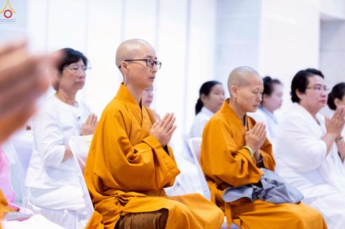 ภาพ No.243740:วันอาทิตย์ที่ 7 กันยายน พ.ศ. 2568 พิธีบูชาครูผู้ค้นพบวิชชาธรรมกาย , พิธีบูชาข้าวพระ ณ สภาธรรมกายสากล วัดพระธรรมกาย