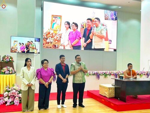 ภาพ No.242858:วันที่ 29-31 สิงหาคม พ.ศ. 2568 องค์กรภาคีเครือข่าย “บวร” (บ้าน-วัด-โรงเรียน-ราชการ) อ.คลองหลวง จัดบวชอุบาสิกาแก้ว ถวายพระราชกุศลแด่สมเด็จพระพันปีหลวง - กตัญญูบูชาแด่ผู้มีพระคุณ