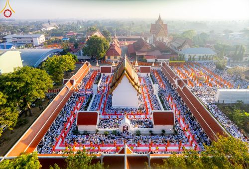 ภาพ No.197774:พิธีตักบาตรพระธรรมยาตรา ณ อนุสรณ์สถานลำดับที่ 4 สถานที่เกิดด้วยกายธรรม วัดโบสถ์(บน) ต.บางคูเวียง จ.นนทบุรี ในโครงการธรรมยาตรา กตัญญูบูชา มหาปูชนียาจารย์ พระมงคลเทพมุนี(สด จนฺทสโร) พระผู้ปราบมาร อนุสรณ์สถาน 7 แห่ง ปีที่ 13 วันที่ 19 มกราคม พ.ศ. 2568