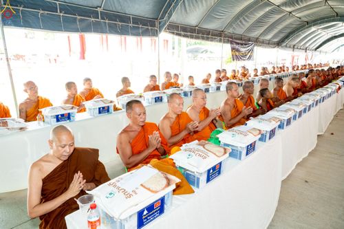 ภาพ No.234517:วันพฤหัสบดีที่ 24 กรกฎาคม พ.ศ. 2568 พิธีถวายสังฆทานแก่คณะสงฆ์ 323 วัด , พิธีมอบกองทุนหนุนแรงใจช่วยครูใต้ , พิธีทำบุญส่วนกุศลแด่ผู้วายชนม์ ในเหตุการณ์ความไม่สงบ 4 จังหวัด ชายแดนภาคใต้ (ปัตตานี , ยะลา , นราธิวาส , สงขลา) ปีที่ 21 ครั้งที่ 179 ณ วัดเวฬุวัน 