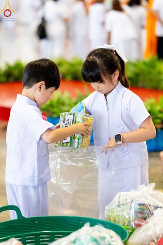 ภาพ No.207369:พิธีตักบาตร และปฏิบัติธรรมช่วงสาย ในวันมาฆบูชา วันพุธที่ 12 กุมภาพันธ์ พ.ศ. 2568 ณ วัดพระธรรมกาย จังหวัดปทุมธานี