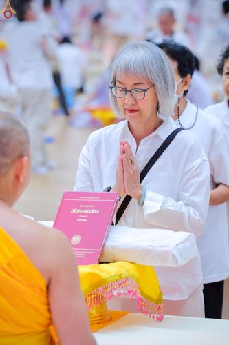 ภาพ No.228455:วันอาทิตย์ที่ 8 มิถุนายน พ.ศ. 2568 พิธีถวายทุนสนับสนุนพระไตรปิฎกฉบับธรรมชัย และอนุรักษ์คัมภีร์โบราณ ณ ห้องแก้วสารพัดนึก 2 วัดพระธรรมกาย