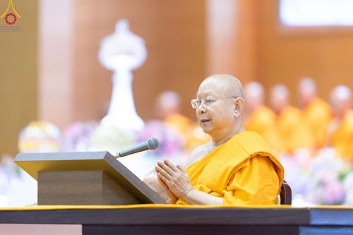 ภาพ No.136700:พิธีตักบาตร พิธีบูชาข้าวพระ ในวันอาทิตย์ต้นเดือนที่ 5 พฤษภาคม พ.ศ. 2567 ณ วัดพระธรรมกาย จ.ปทุมธานี