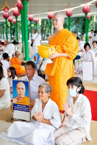 ภาพ No.256321:วันที่ 4 ตุลาคม พ.ศ. 2568 พิธีบรรพชาอุปสมบท  โครงการอุปสมบทหมู่บูชาธรรม 141 ปี  พระมงคลเทพมุนี (สด จนฺทสโร) ณ โบสถ์พระไตรปิฏก วัดพระธรรมกาย จ.ปทุมธานี