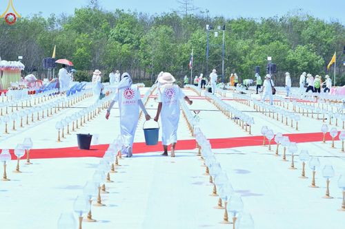 ภาพ No.130140:V.34 เพื่อธรรมเพื่อบางกล่ำ การรับบุญของเจ้าหน้าที่หน่วยงานต่างๆ  เพื่องานธรรมยาตราอัญเชิญพระบรมสารีริกธาตุ ประดิษฐาน ณ มหารัตนเจดีย์สิริปทุมสวรรค์ (เจดีย์อริยพุทธะ 5 พระองค์) ณ ศูนย์ปฏิบัติธรรมภาคใต้ อ.บางกล่ำ จ.สงขลา ระหว่างวันที่ 9-10 มีนาคม พ.ศ. 2567