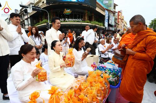 ภาพ No.210413:วันอาทิตย์ที่ 9 มีนาคม พ.ศ. 2568 พ่อเมืองโคราชจัดตักบาตรพระหมื่น ทำบุญเมือง 557 ปี