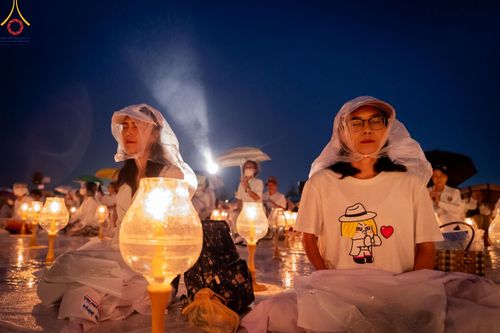 ภาพ No.118320:พิธีจุดประทีปถวายเป็นพุทธบูชา และบูชาธรรมมหาปูชนียาจารย์ พระมงคลเทพมุนี(สด จนฺทสโร) วันที่ 24 มกราคม พ.ศ. 2567 ณ อนุสรณ์สถานบางปลา อ.บางเลน จ.นครปฐม