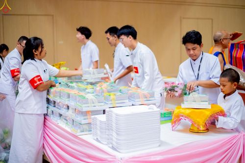 ภาพ No.225482:วันอาทิตย์ที่ 18 พฤษภาคม พ.ศ. 2568 พิธีร่วมบุญการศึกษา พระภิกษุ สามเณร ณ ห้องแก้วสารพัดนึก 2 วัดพระธรรมกาย