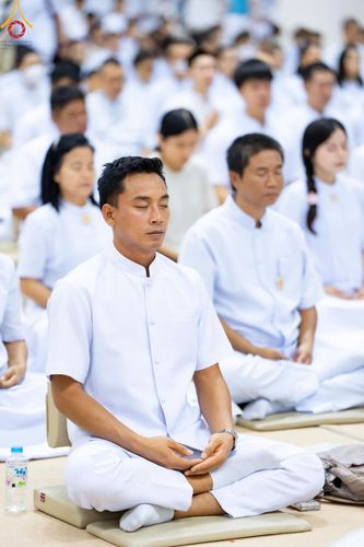 ภาพ No.139201:พิธีตักบาตร , พิธีบูชาข้าวพระ ณ ห้องแก้วสารพัด 1 สภาธรรมกายสากล วัดพระธรรมกาย วันอาทิตย์ต้นเดือนที่ 2 มิถุนายน พ.ศ. 2567