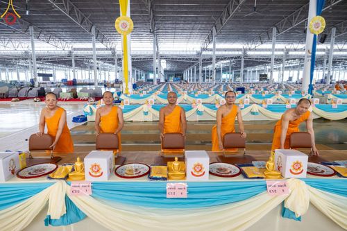 ภาพ No.60658:V.38 ทุ่มพลังเพื่อพ่อครบ 80 ปี ภาพการเตรียมงานของหน่วยงานต่างๆ เพื่อพิธีฉลองอายุวัฒนมงคล 80 ปี หลวงพ่อธัมมชโย และรับถวายมหาสังฆทาน 10,000 กว่าวัดทั่วประเทศ ในวันคุ้มครองโลก วันจันทร์ที่ 22 เมษายน พ.ศ. 2567