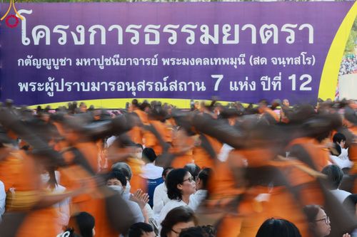 ภาพ No.107997:พิธีต้อนรับพระธรรมยาตรา ในโครงการธรรมยาตรากตัญญูบูชา มหาปูชนียาจารย์ พระมงคลเทพมุนี(สด จนฺทสโร) พระผู้ปราบมาร อนุสรณ์สถาน 7 แห่ง ปีที่ 12 วันที่ 7 มกราคม พ.ศ. 2567 ณ อนุสรณ์สถานคลองบางนางแท่น  อ.สามพราน จ.นครปฐม