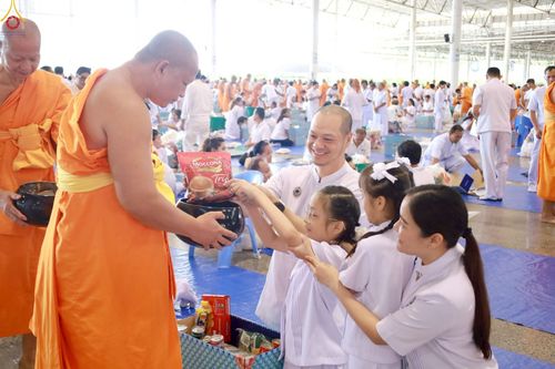 ภาพ No.240534:วันพุธที่ 27 สิงหาคม พ.ศ. 2568 พิธีตักบาตร ในวันธรรมชัย ณ วัดพระธรรมกาย จ.ปทุมธานี