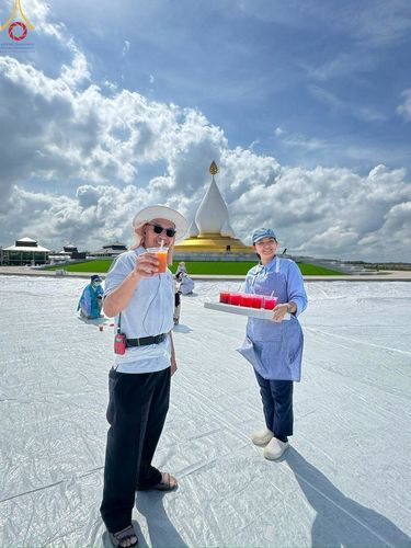 ภาพ No.211278:วันเสาร์ที่ 15 มีนาคม พ.ศ. 2568  การเตรียมงานของเจ้าหน้าที่ เพื่องานฉลองปทุมเจดีย์ ณ ศูนย์อบรมเยาวชนปัตตานี