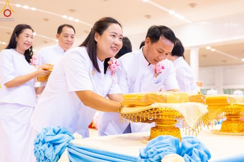 ภาพ No.160259:พิธีทอดผ้าป่าสมทบกฐินวัดพระธรรมกาย และสมทบกฐิน 30,000 วัดทั่วไทย ครั้งที่ 3 ณ สภาธรรมกายสากล วัดพระธรรมกาย วันพฤหัสบดีที่ 10 ตุลาคม พ.ศ. 2567
